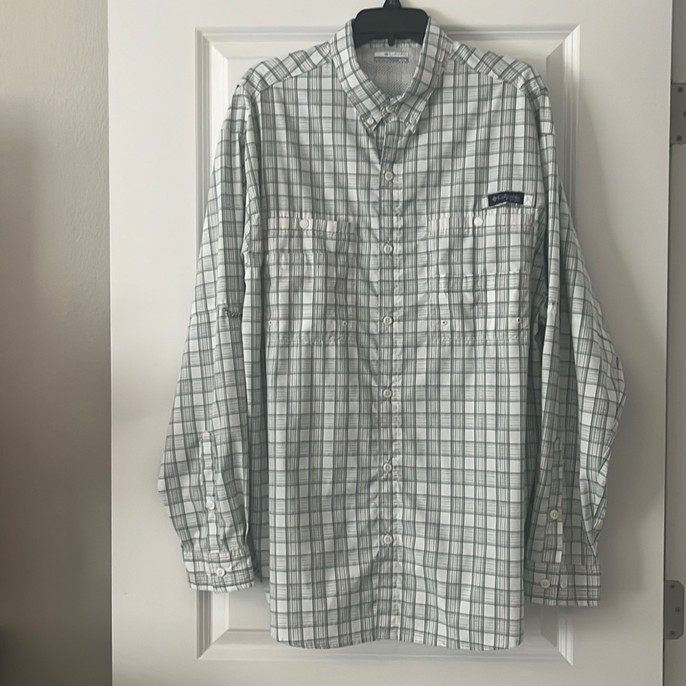 Columbia PFG performance button down w/ Omni-shade